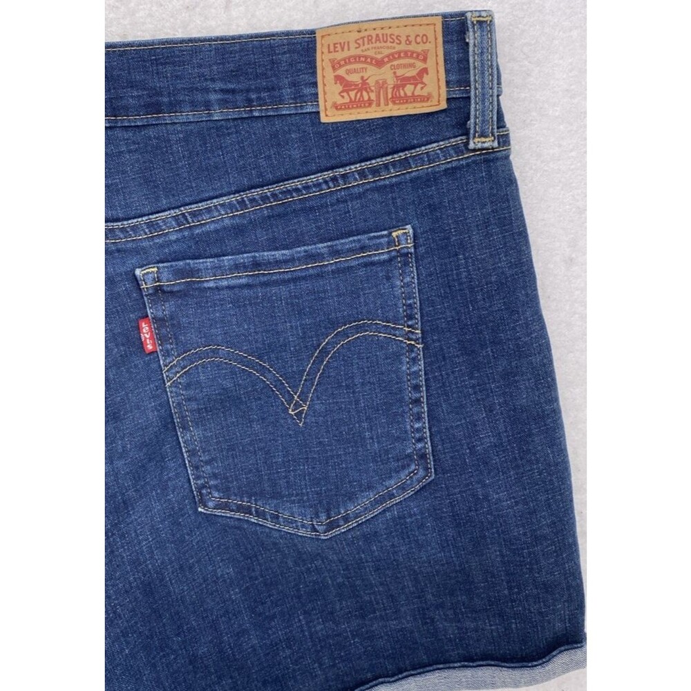 Levi's Mid Length Shorts Womens Size 33 Blue Denim Cuffed Stretch Flat Front - Picture 10 of 11
